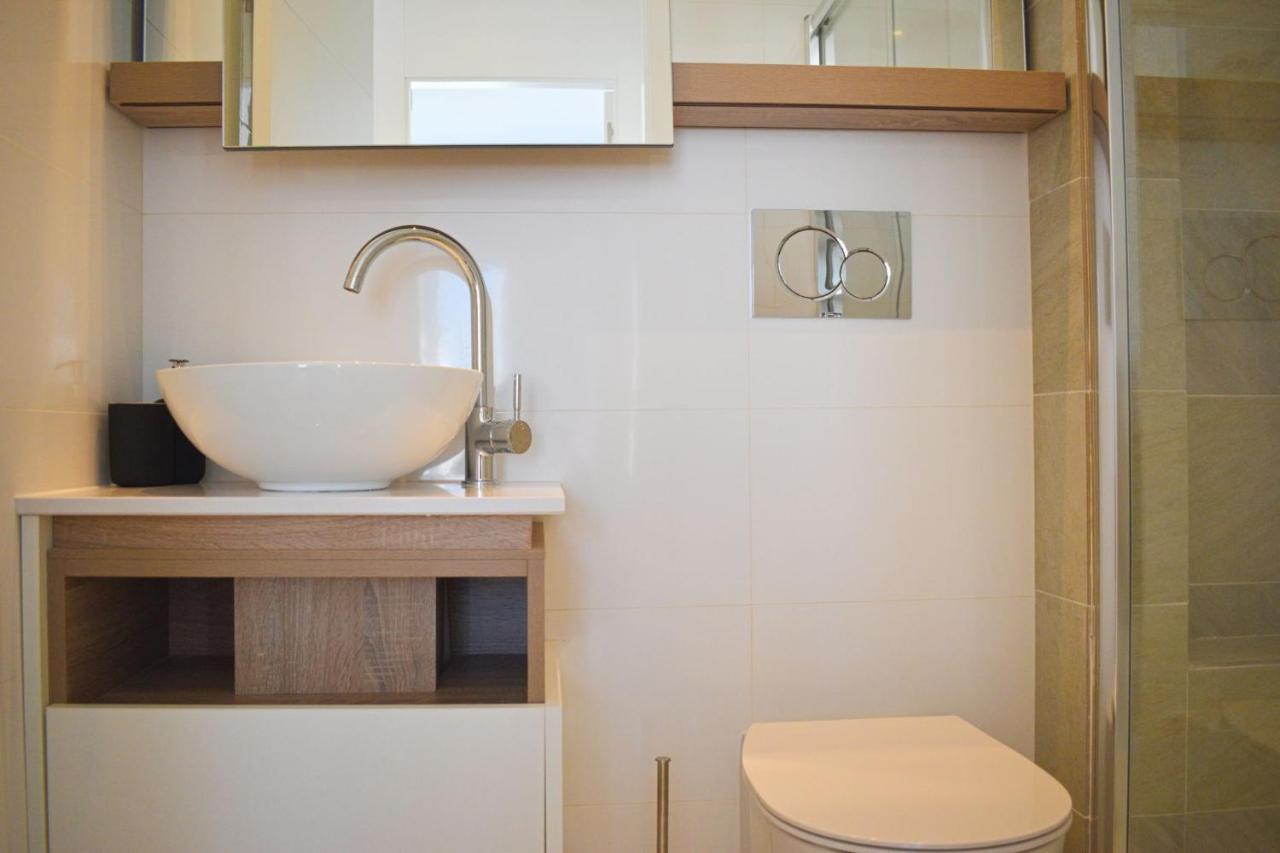 New Build Apartment On Beautiful Modern Complex โรฮาเลส ภายนอก รูปภาพ