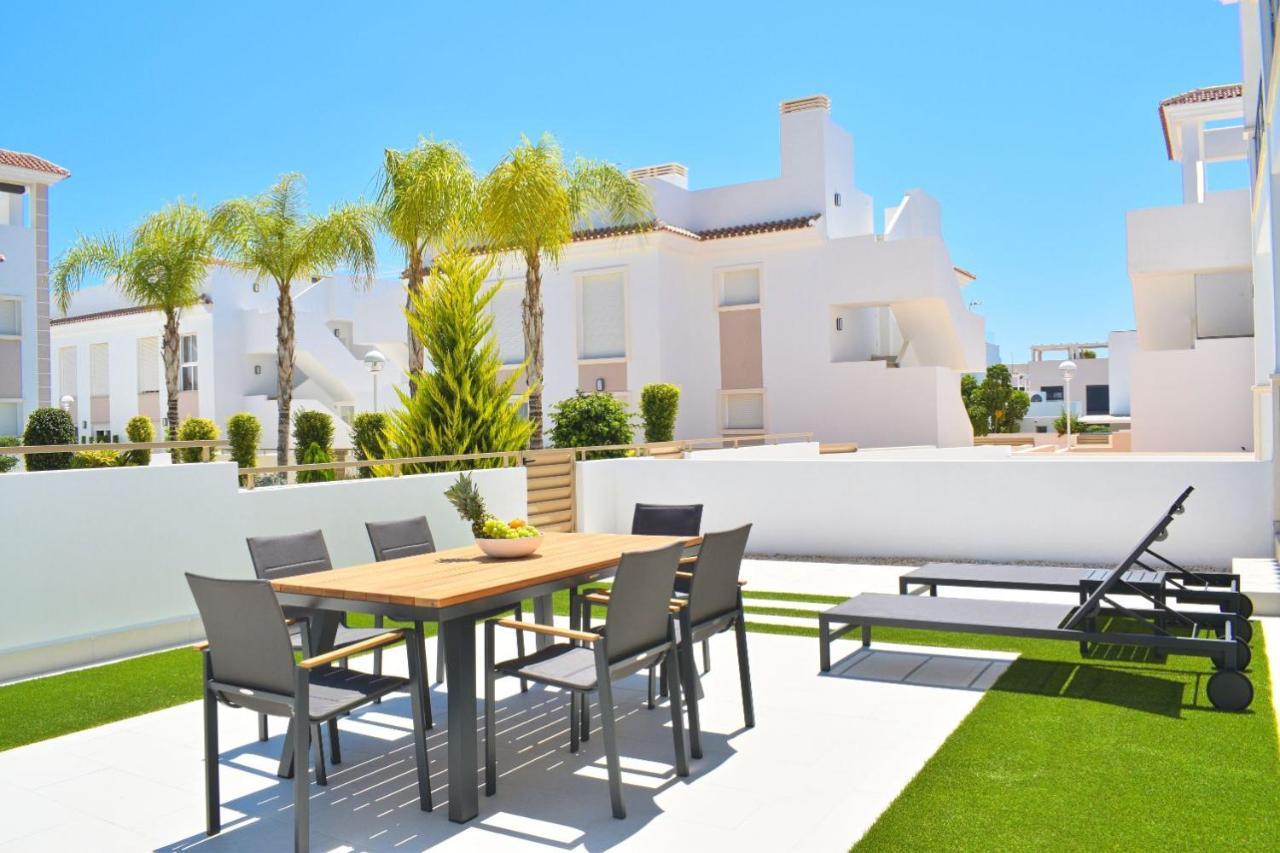 New Build Apartment On Beautiful Modern Complex โรฮาเลส ภายนอก รูปภาพ