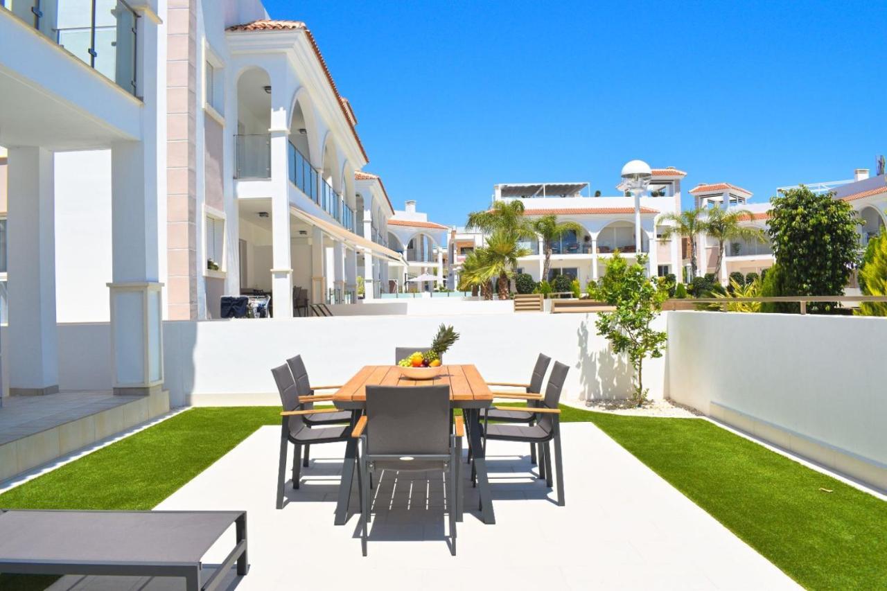New Build Apartment On Beautiful Modern Complex โรฮาเลส ภายนอก รูปภาพ